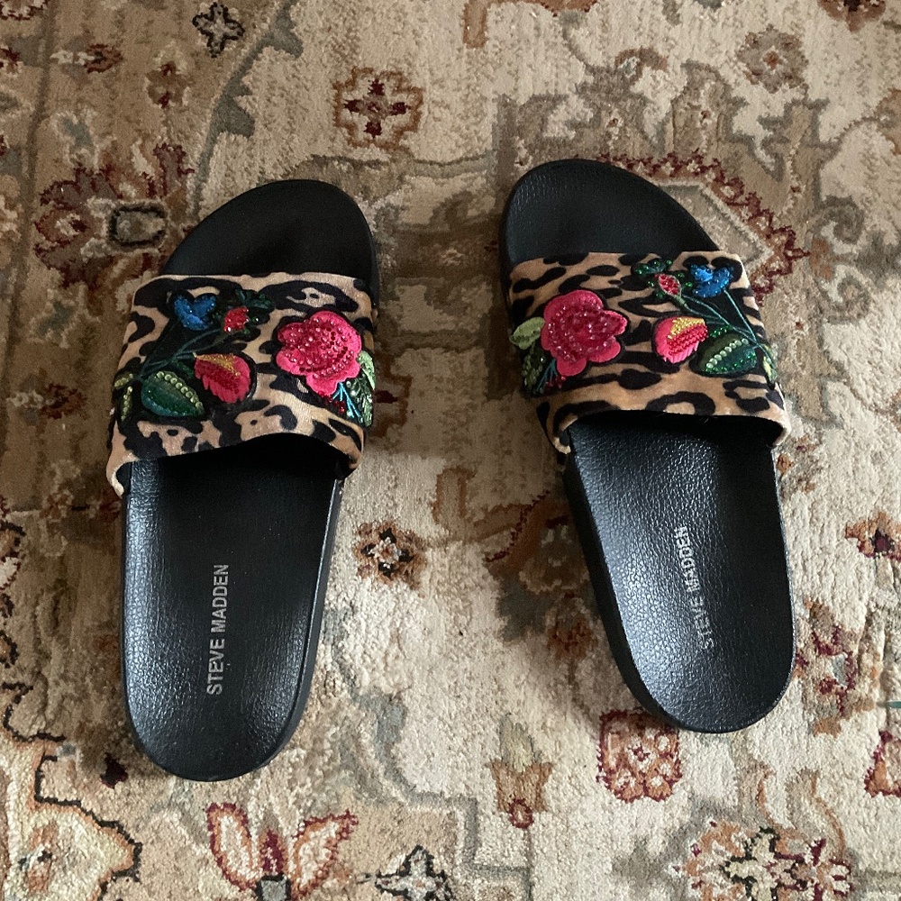 Steve Madden slip on sandals
